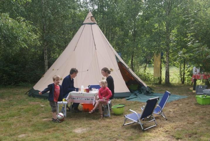 Отель Camping Les Arbois Montjay  Экстерьер фото