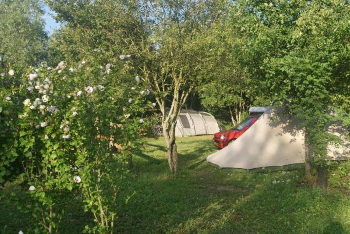 Отель Camping Les Arbois Montjay  Экстерьер фото