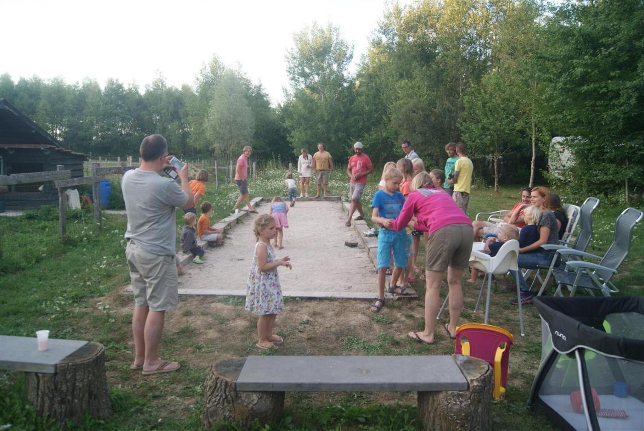 Отель Camping Les Arbois Montjay  Экстерьер фото