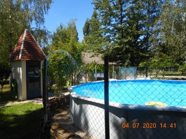 Отель Camping Les Arbois Montjay  Экстерьер фото