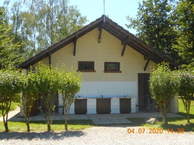 Отель Camping Les Arbois Montjay  Экстерьер фото