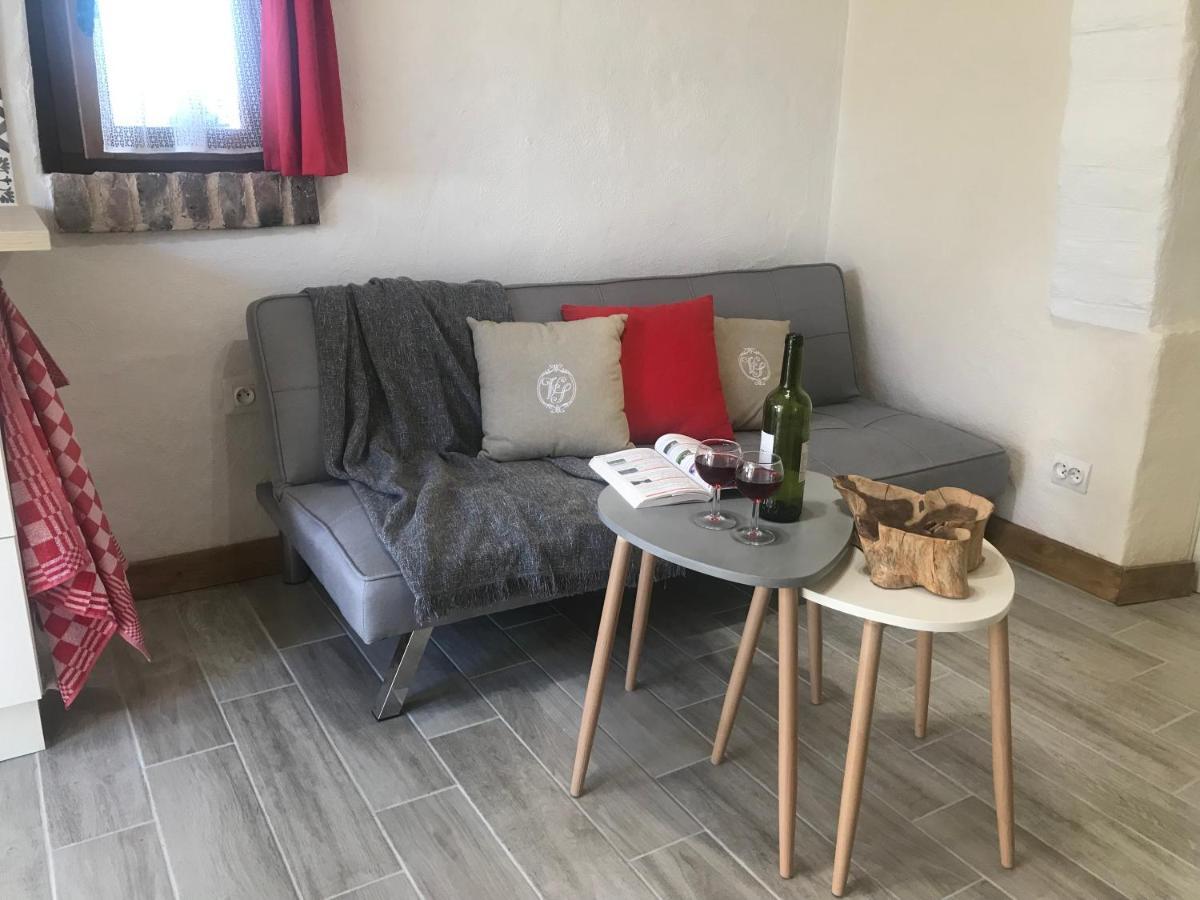 Отель Camping Les Arbois Montjay  Экстерьер фото