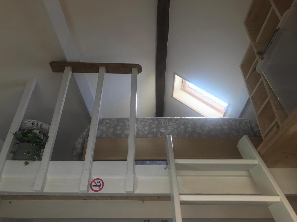 Отель Camping Les Arbois Montjay  Экстерьер фото