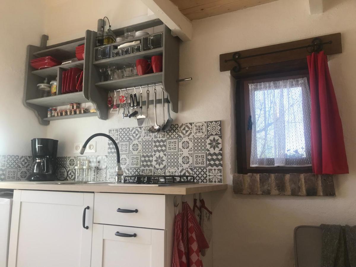Отель Camping Les Arbois Montjay  Экстерьер фото