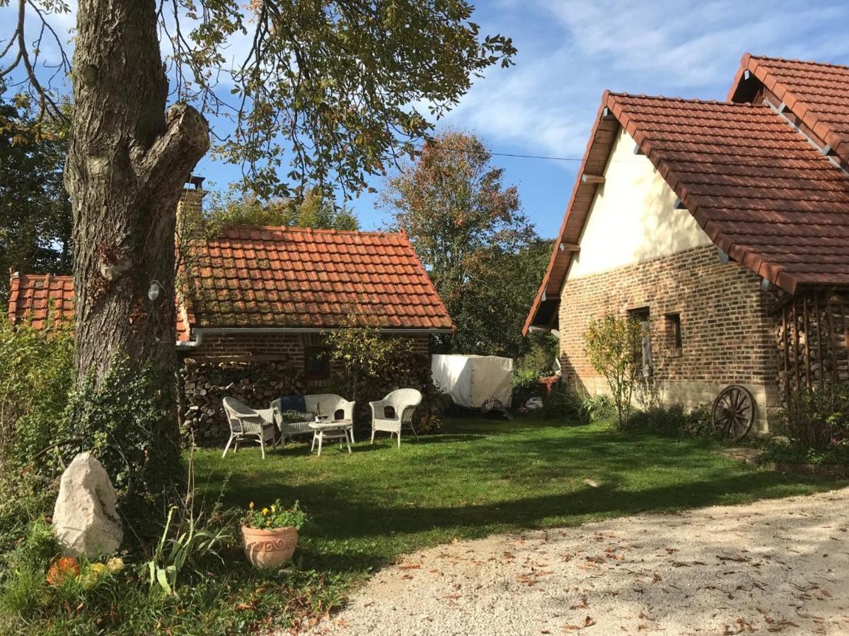 Отель Camping Les Arbois Montjay  Экстерьер фото