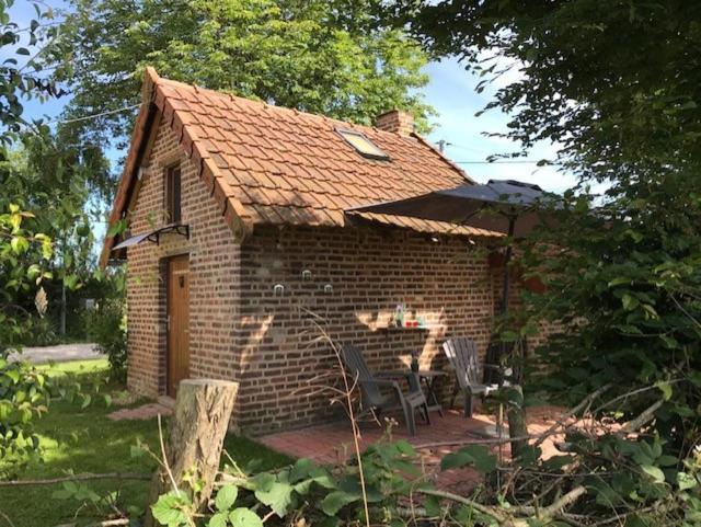 Отель Camping Les Arbois Montjay  Экстерьер фото