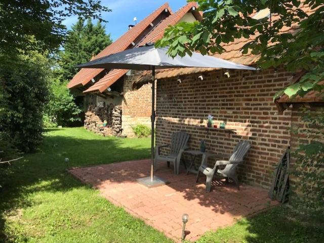 Отель Camping Les Arbois Montjay  Экстерьер фото