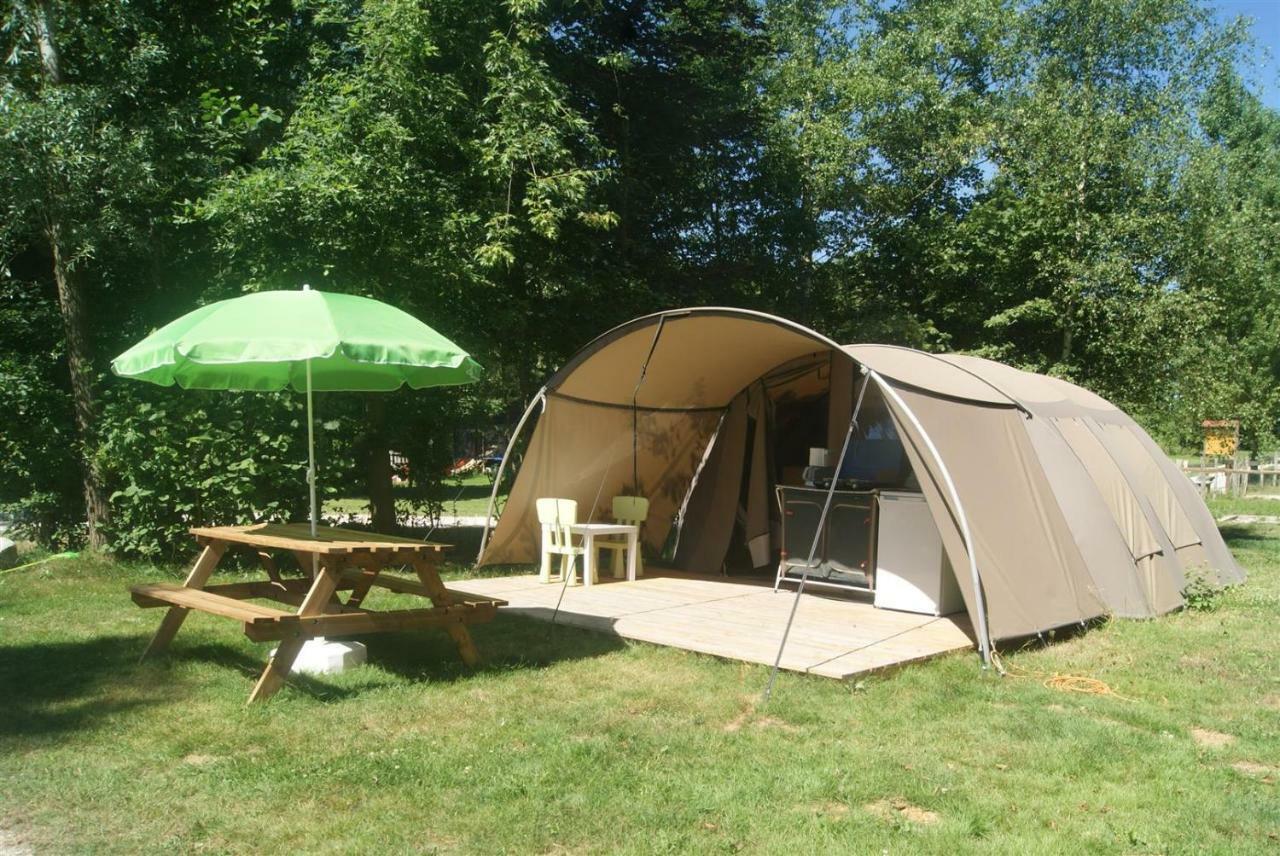 Отель Camping Les Arbois Montjay  Экстерьер фото
