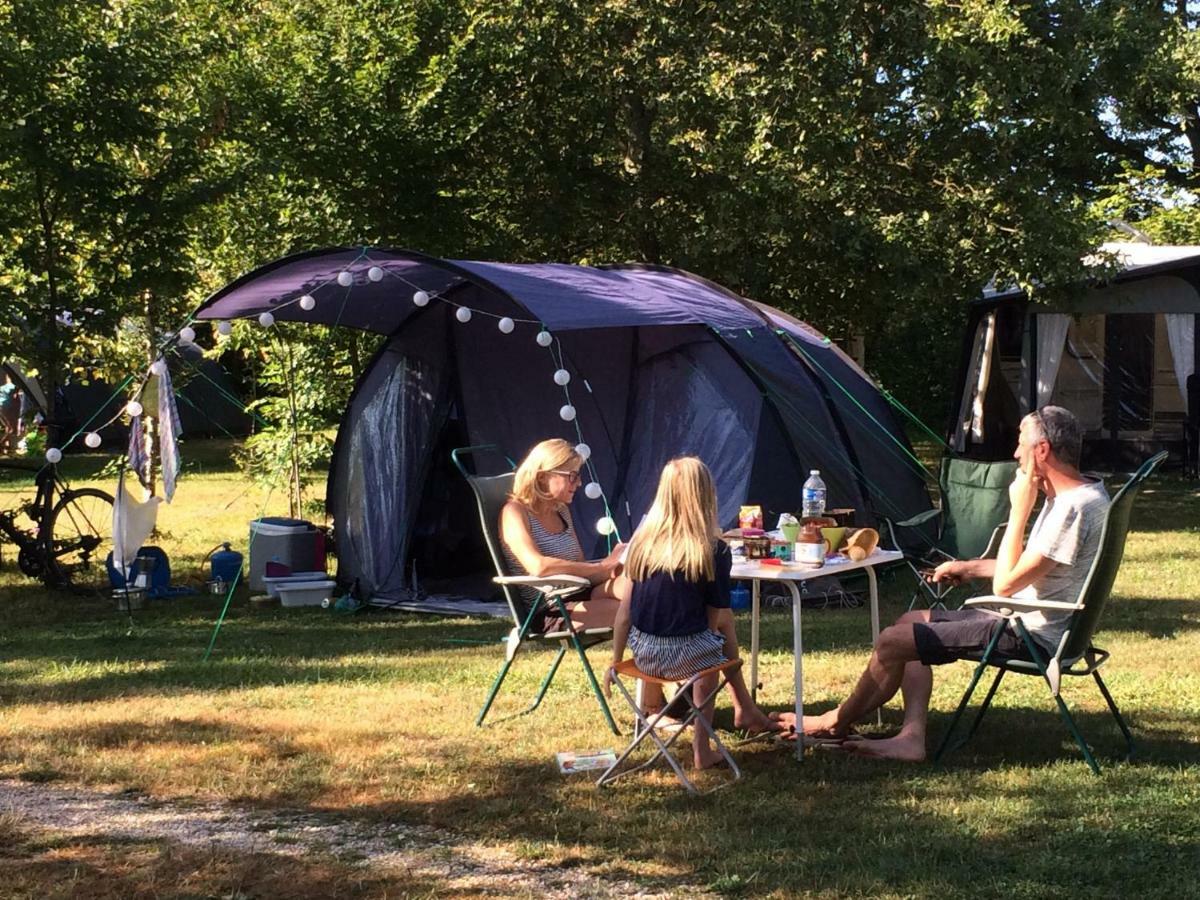 Отель Camping Les Arbois Montjay  Экстерьер фото