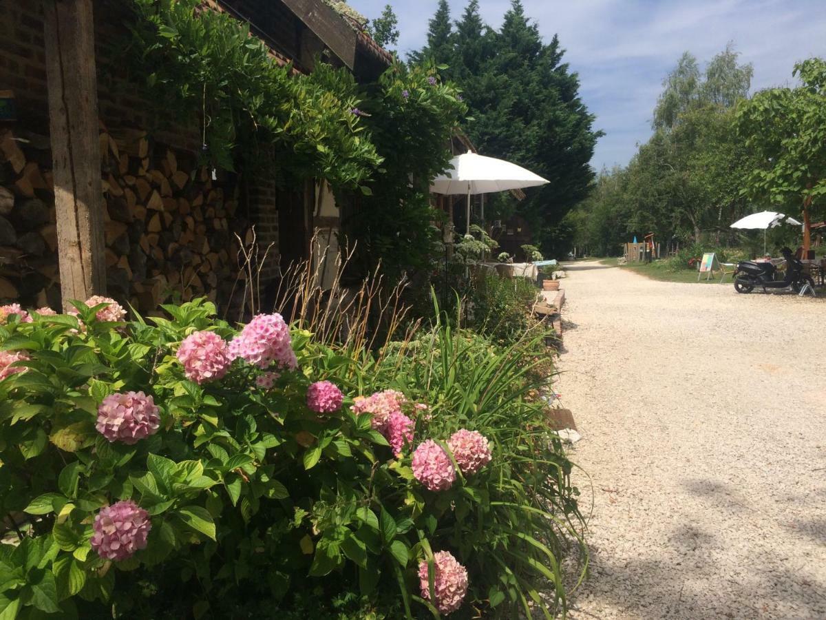 Отель Camping Les Arbois Montjay  Экстерьер фото